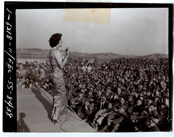 미군위문협회(USO)죠니 그랜트 연예단 공연 모습, 1955-05-23