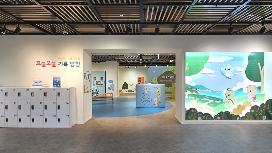 전시실을 들어가면 보여지는 사진입니다.